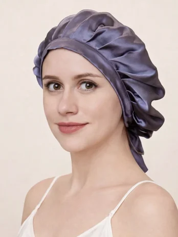 Bonnet en satin de soie